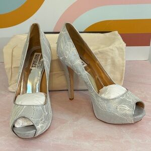 Badgley Mischka Humbie VI Silver with White Lace Platform Heels size 10